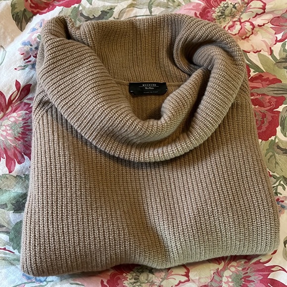 MAXMARA Size XL Oversized Ribbed Taupe Turtleneck 100% Pure New Wool Luxe $649 - Picture 2 of 11